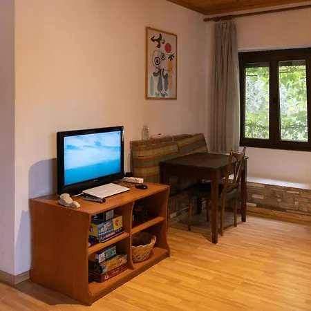 Our Parent's House. Family House For Rent * Skála Kallirákhis