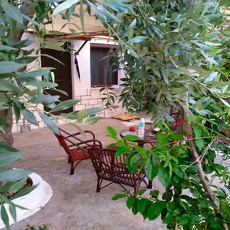 Our Parent's House. Family House For Rent * Skála Kallirákhis