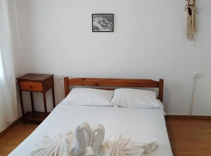 Our Parent's House. Family House For Rent * Σκάλα Καλλιράχης