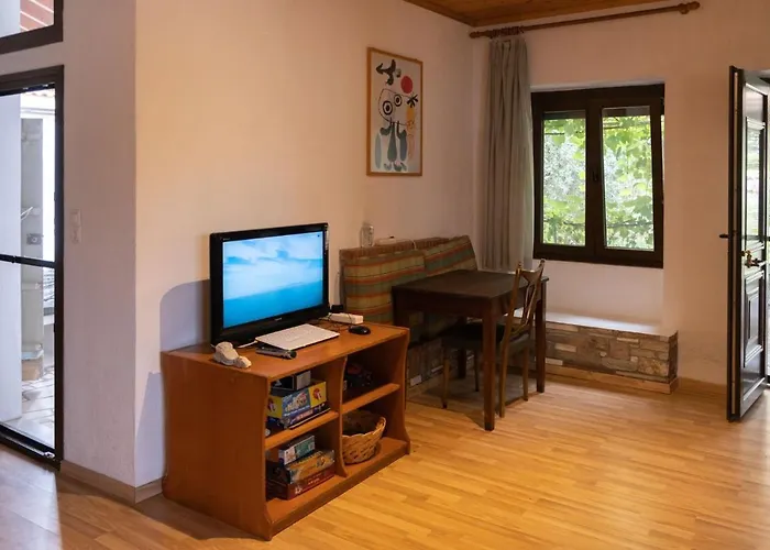 Our Parent's House. Family House For Rent * Σκάλα Καλλιράχης