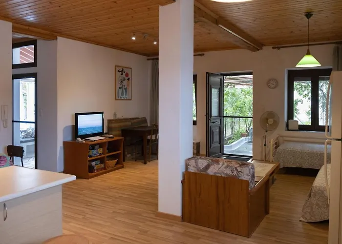 Our Parent's House. Family House For Rent Σπίτι διακοπών