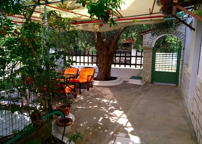 Our Parent's House. Family House For Rent Σκάλα Καλλιράχης